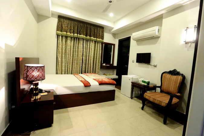 Hotel Multan Continental Extérieur photo