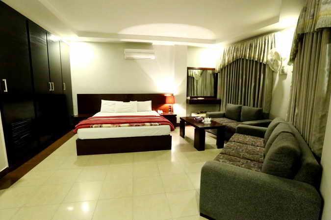 Hotel Multan Continental Extérieur photo